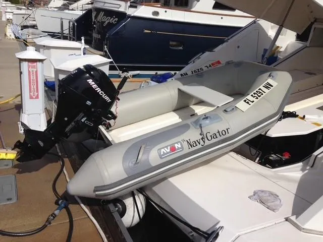 Navygator Yacht Photos Pics Regal 52 Sport Coupe - Tender