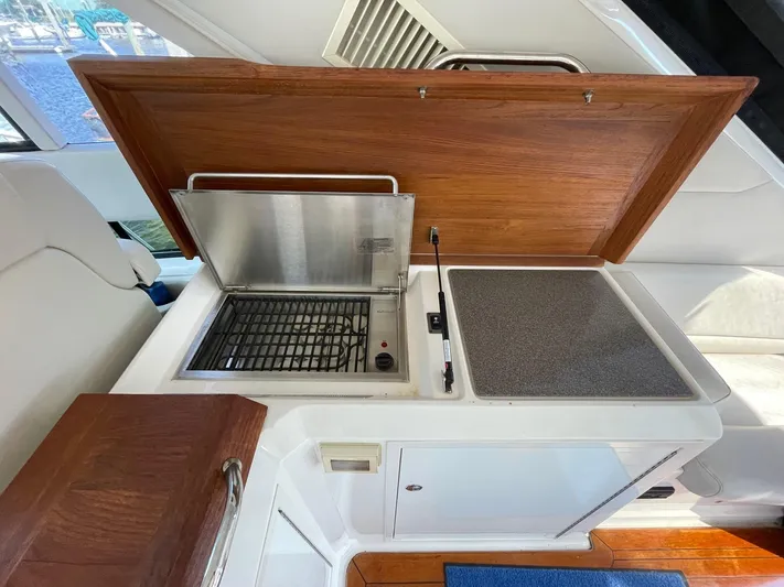 Navygator Yacht Photos Pics Regal 52 Sport Coupe - Helm Deck Grill