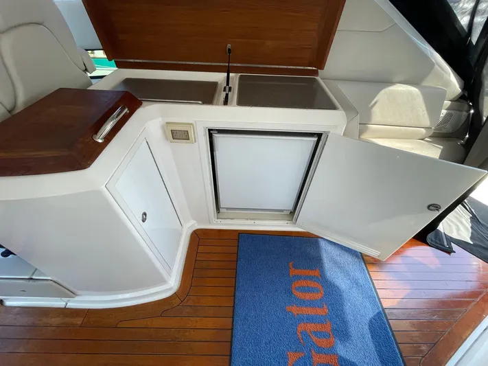 Navygator Yacht Photos Pics Regal 52 Sport Coupe - Helm Deck