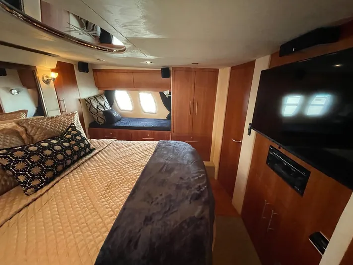 Navygator Yacht Photos Pics Regal 52 Sport Coupe - Master