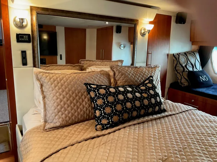 Navygator Yacht Photos Pics Regal 52 Sport Coupe - Master