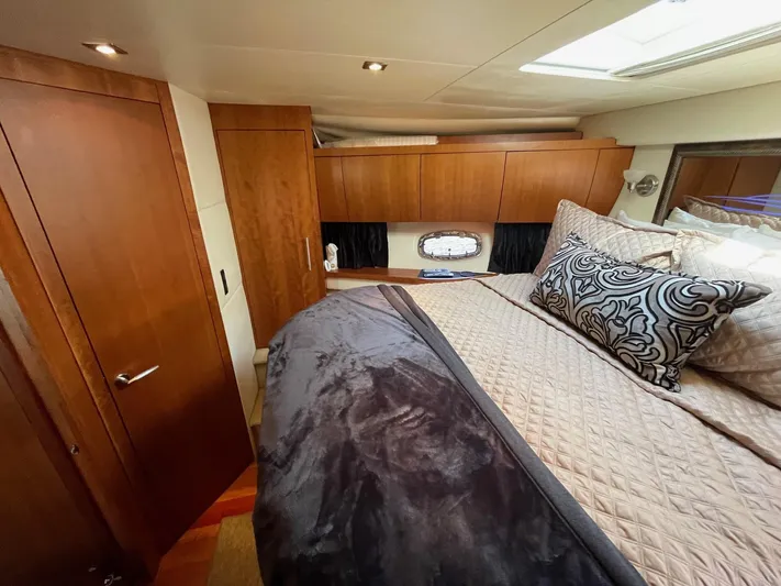 Navygator Yacht Photos Pics Regal 52 Sport Coupe - VIP