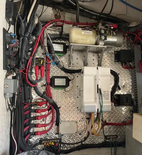 Navygator Yacht Photos Pics Regal 52 Sport Coupe - Engine Room