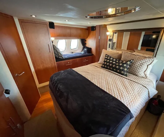 Navygator Yacht Photos Pics Regal 52 Sport Coupe - Master