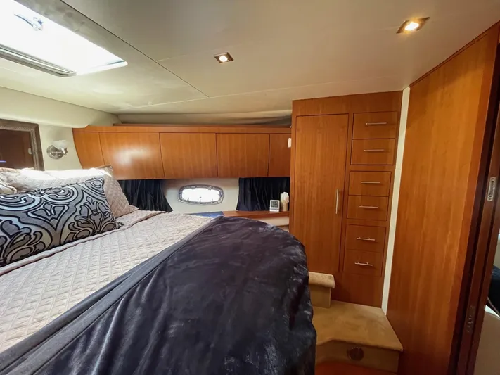 Navygator Yacht Photos Pics Regal 52 Sport Coupe - VIP