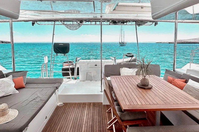  Yacht Photos Pics Luxurious 2016 Lagoon 450 F catamaran with elegant deck, ocean view, and comfortable seating.