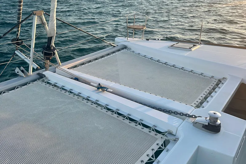  Yacht Photos Pics Catamaran Lagoon 450 F 2016, featuring netted deck, sailing on calm waters.