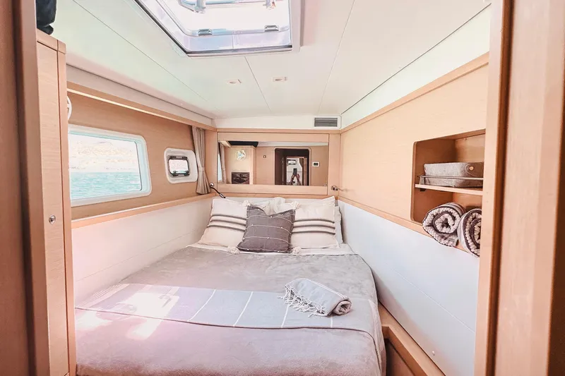  Yacht Photos Pics Interior of 2016 Lagoon 450 F yacht cabin with bed and skylight.