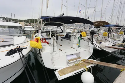 Beneteau Oceanis 35