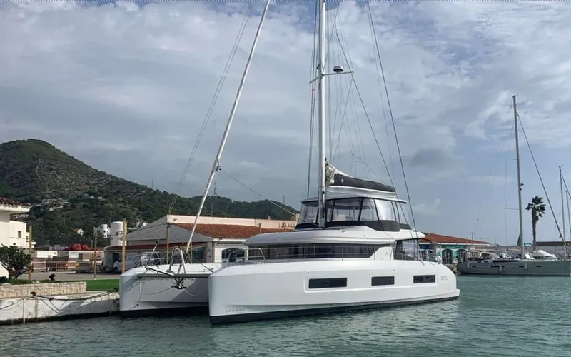 Halekulani Yacht Photos Pics 