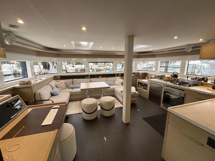 Halekulani Yacht Photos Pics 