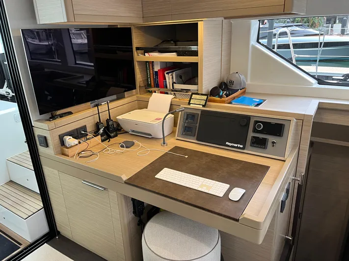 Halekulani Yacht Photos Pics 