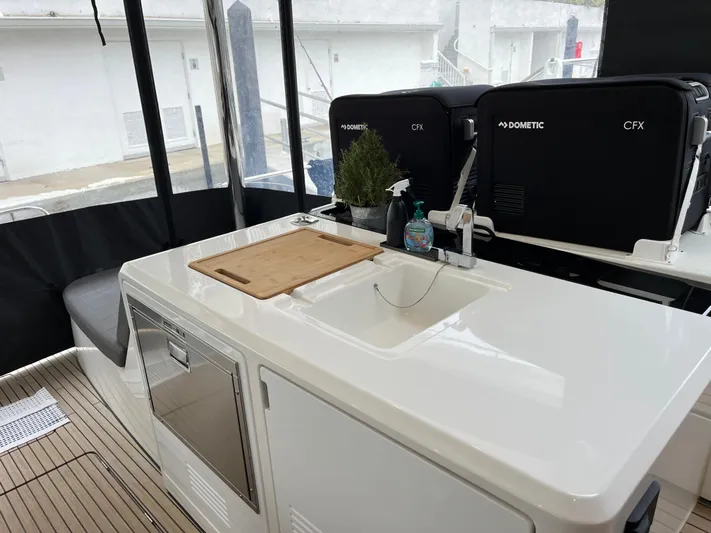 Halekulani Yacht Photos Pics 