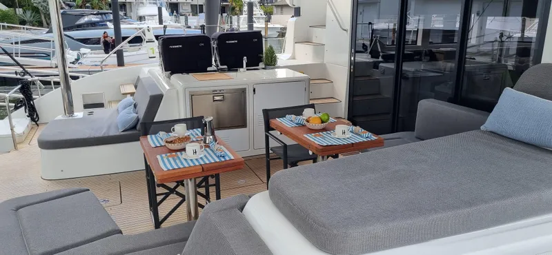 Halekulani Yacht Photos Pics 