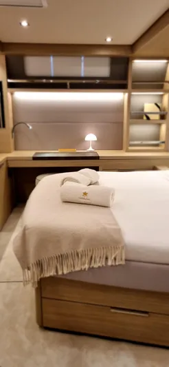 Halekulani Yacht Photos Pics 