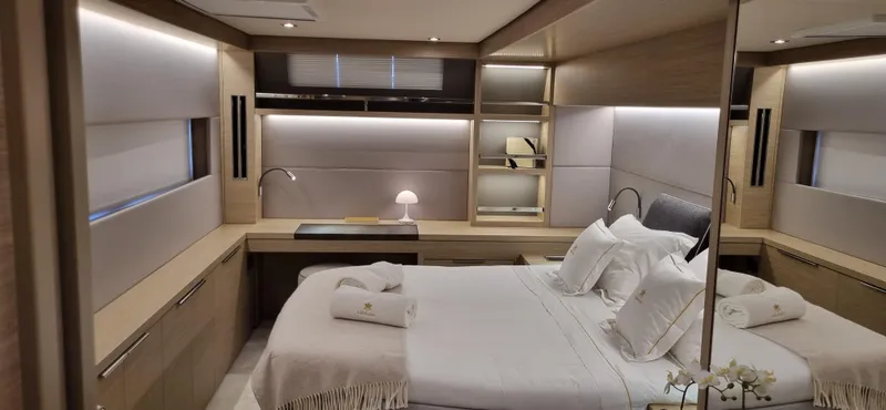 Halekulani Yacht Photos Pics 