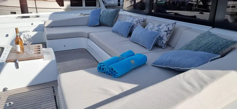 Halekulani Yacht Photos Pics 