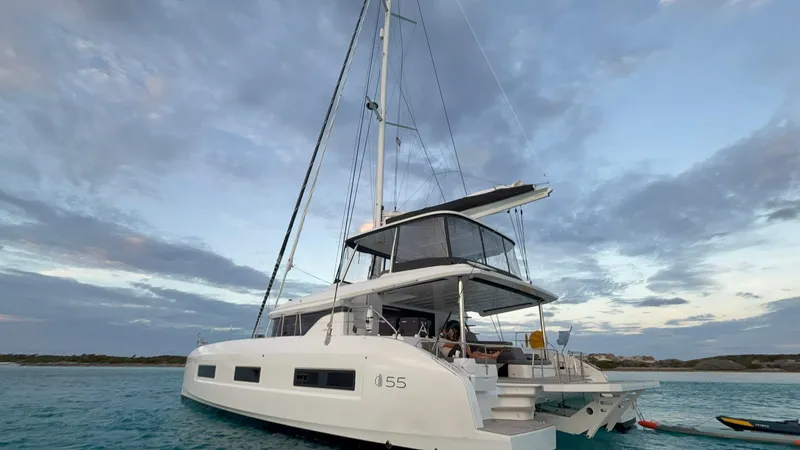 Halekulani Yacht Photos Pics 
