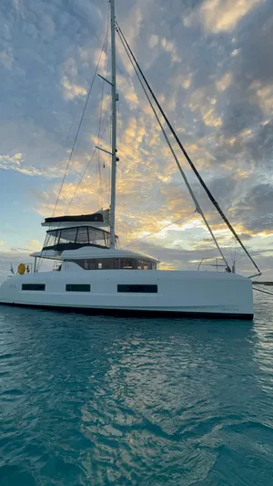 Halekulani Yacht Photos Pics 