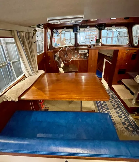 Harmony Yacht Photos Pics Dinette