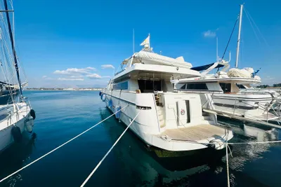 Mochi Craft 90 Fitted with Fin Stabilizers