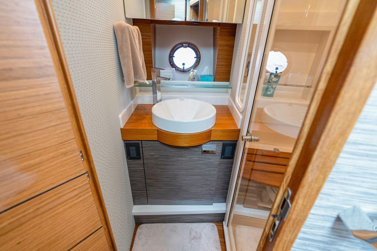 2021 Tiara Yachts 44 