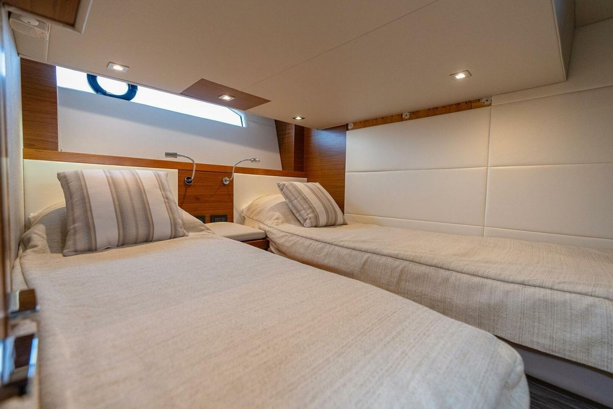 2021 Tiara Yachts 44 