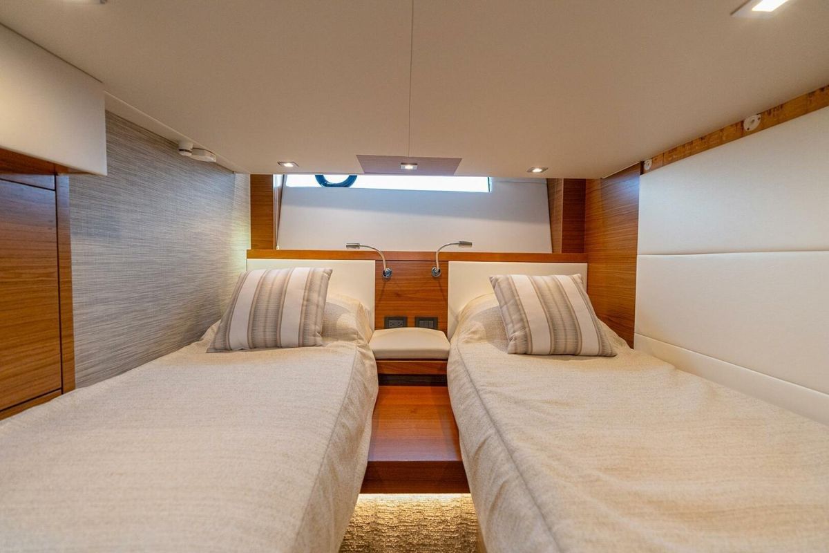 2021 Tiara Yachts 44 