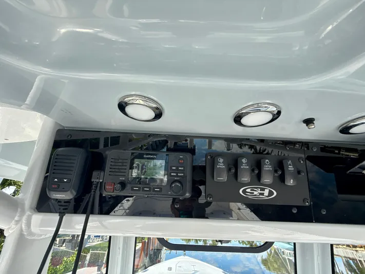  Yacht Photos Pics 2024 Sea Hunt Ultra 275 SE dashboard with controls and radio equipment.