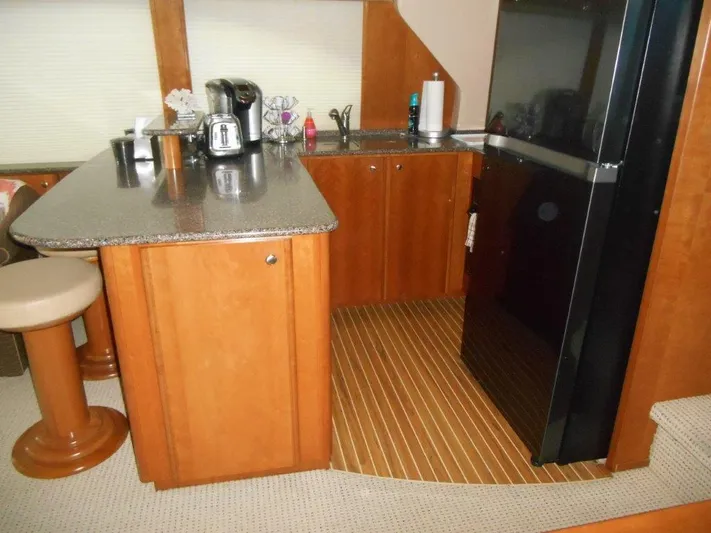  Yacht Photos Pics 2004 Meridian 540 Pilothouse kitchen with wood cabinets and modern appliances.