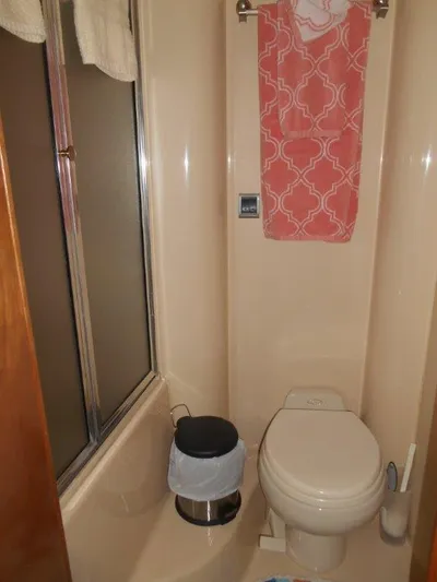  Yacht Photos Pics Bathroom in 2004 Meridian 540 Pilothouse yacht with shower and toilet.