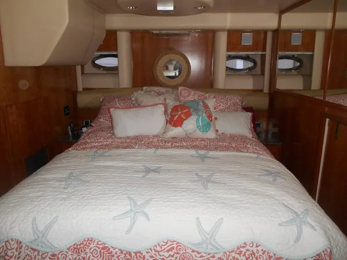  Yacht Photos Pics Luxurious bedroom in 2004 Meridian 540 Pilothouse yacht with starfish-themed bedding.