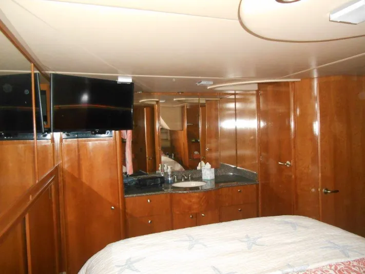  Yacht Photos Pics Luxurious 2004 Meridian 540 Pilothouse cabin with wood paneling and modern amenities.