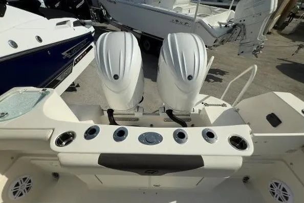 242-934 Yacht Photos Pics 2024 Sailfish 242 CC boat with dual outboard engines, rear view.