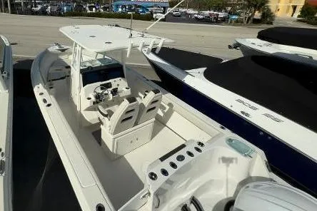 242-934 Yacht Photos Pics 2024 Sailfish 242 CC boat with dual seating and spacious deck layout.