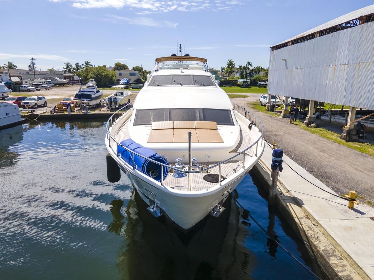 2000 Ferretti Yachts 94 