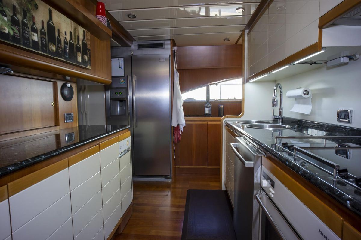2000 Ferretti Yachts 94 