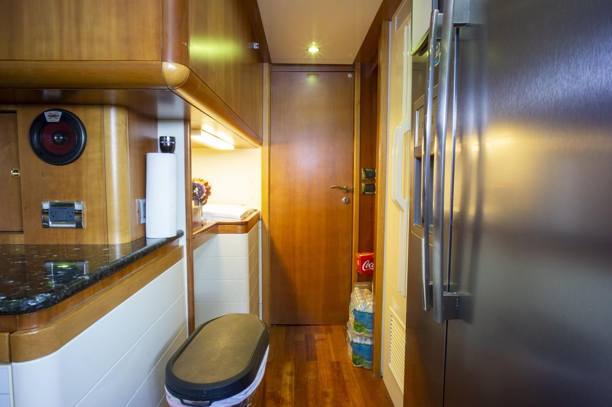 2000 Ferretti Yachts 94 