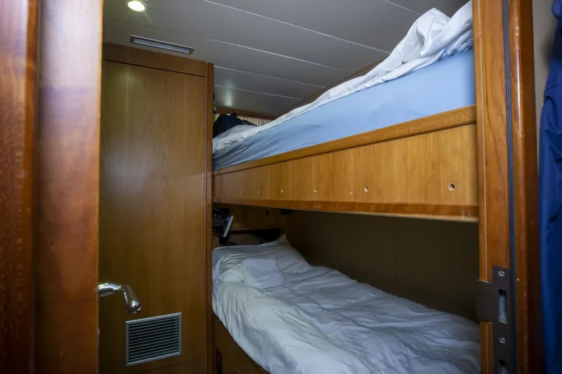 Paladin Yacht Photos Pics Bunk beds in 2000 Ferretti Yachts Custom Line 94 cabin interior.