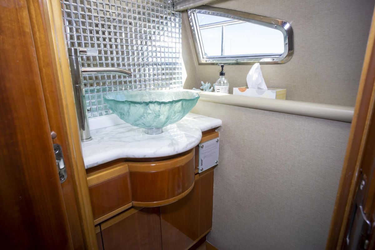2000 Ferretti Yachts 94 
