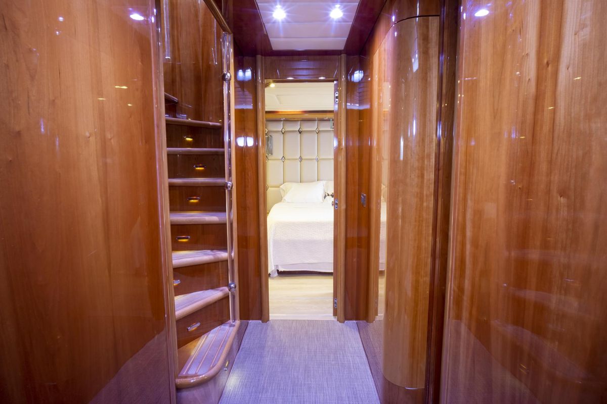 2000 Ferretti Yachts 94 