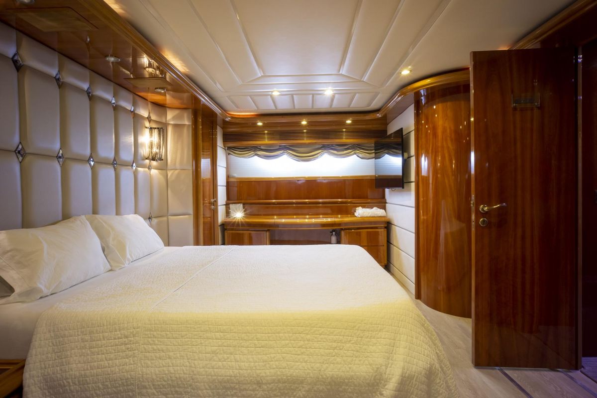 2000 Ferretti Yachts 94 