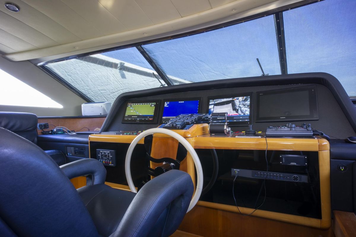 2000 Ferretti Yachts 94 