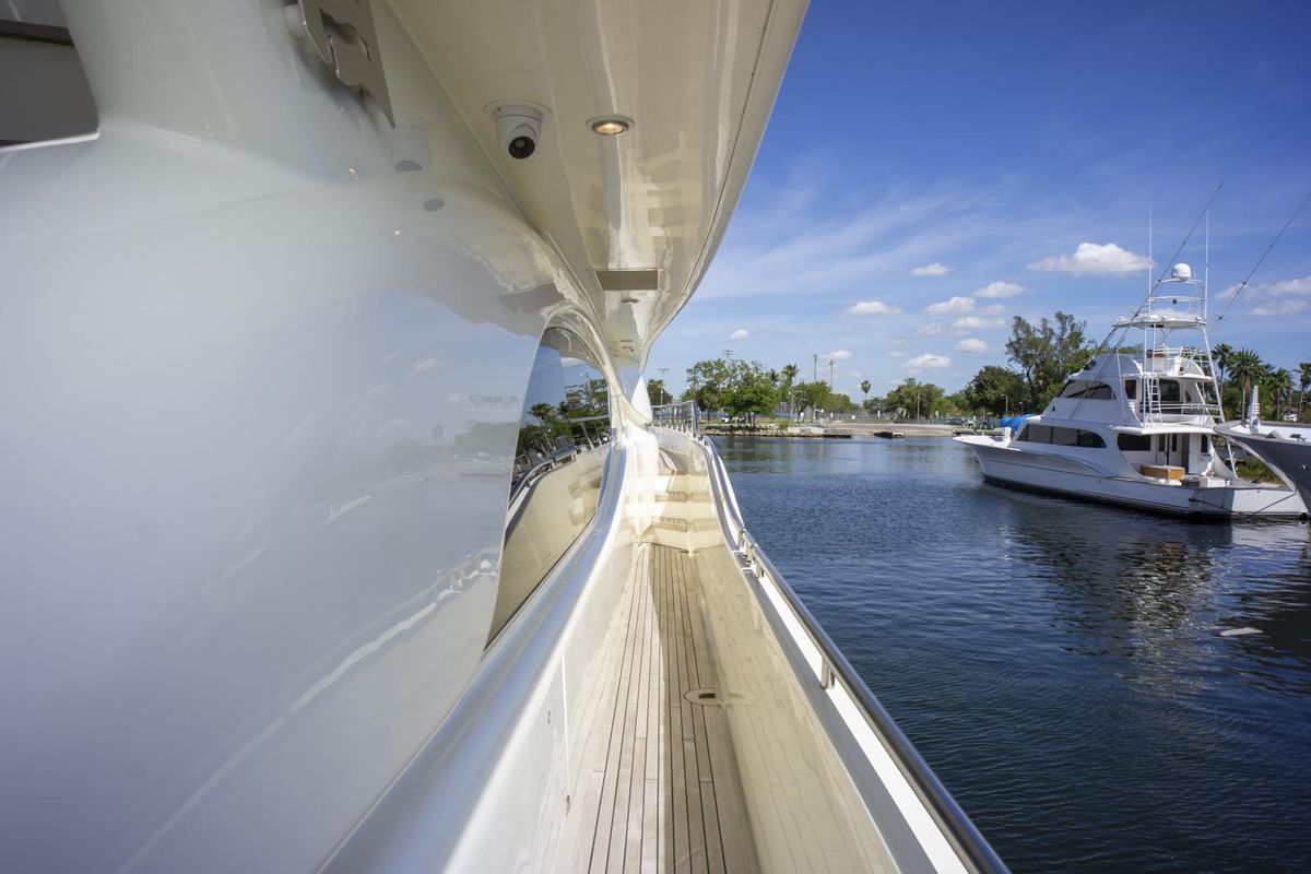 2000 Ferretti Yachts 94 