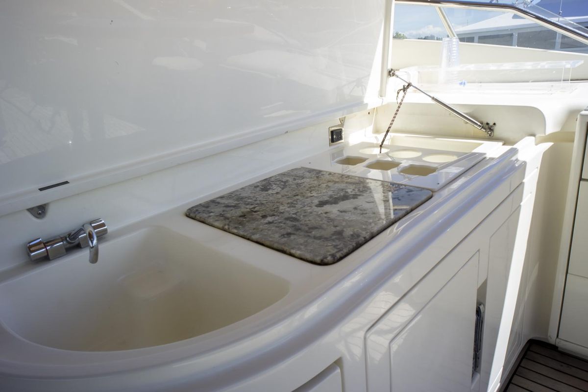 2000 Ferretti Yachts 94 