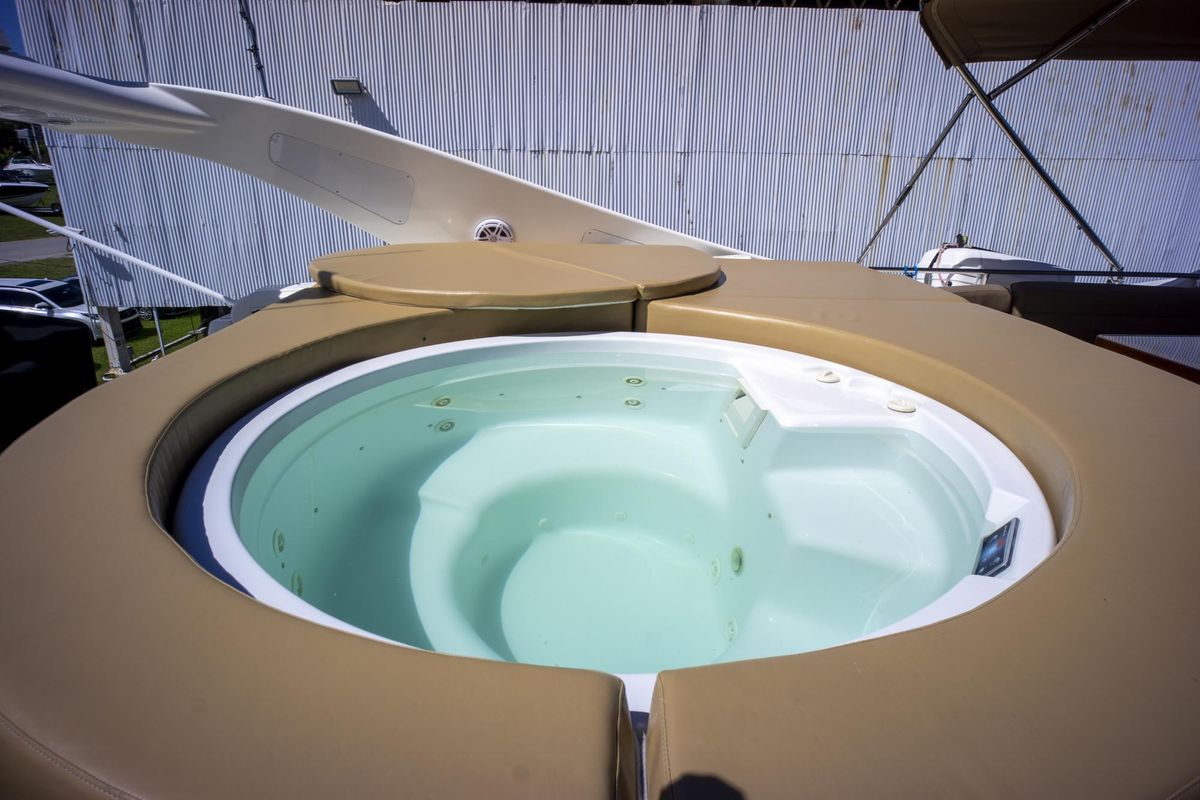 2000 Ferretti Yachts 94 