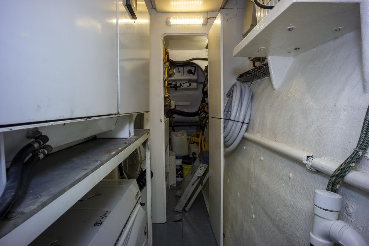 2000 Ferretti Yachts 94 