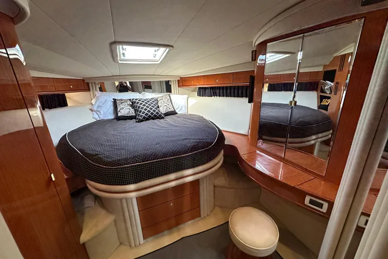 Navion Yacht Photos Pics Luxurious cabin interior of 2001 Sea Ray 510 Sundancer yacht with elegant bedding.