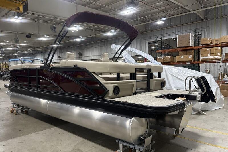 2026 Bennington 24 MOFBSF pontoon boat in a warehouse setting.