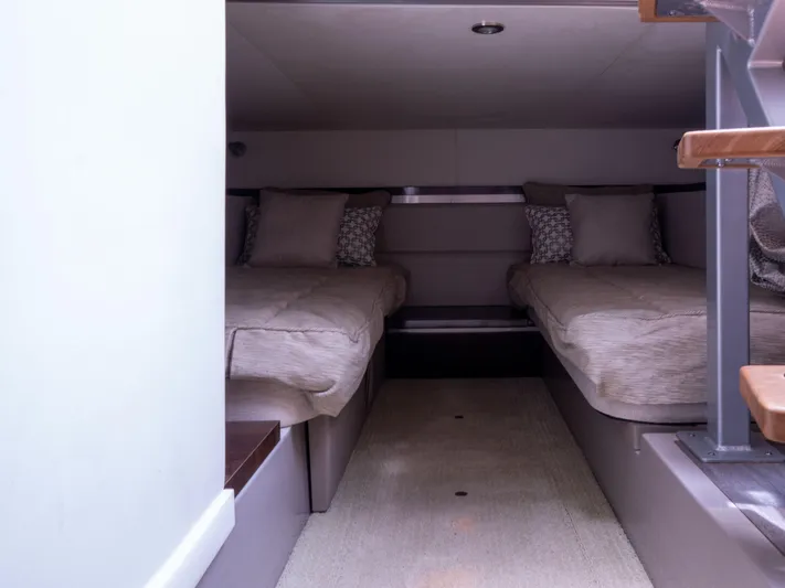 Soiral V Yacht Photos Pics Interior cabin of 2021 Sea Ray 320 Sundancer with twin beds and modern decor.
